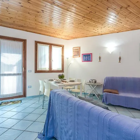 Blue&green House With Shared Pool - Happy Apartment Golfo Aranci