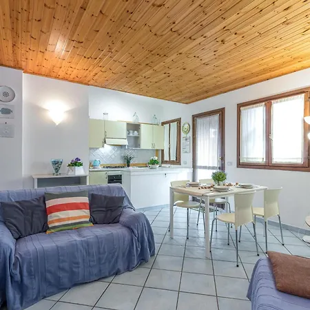 Blue&green House With Shared Pool - Happy Apartment Golfo Aranci