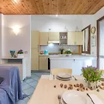 아파트 Blue&green House With Shared Pool - Happy 골푸아랑시