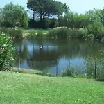 Blue&green House With Shared Pool - Happy *