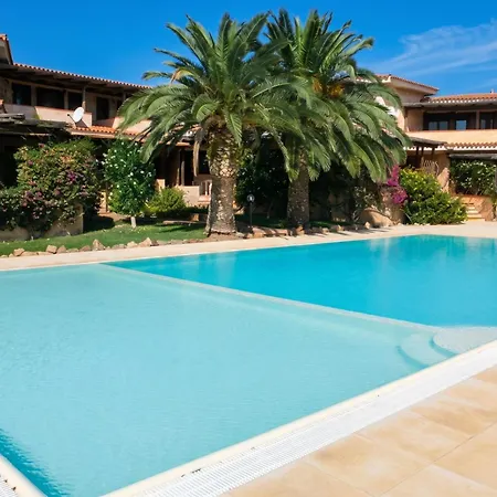 Blue&green House With Shared Pool - Happy Apartment Golfo Aranci