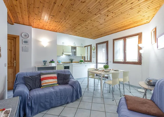Blue&green House With Shared Pool - Happy Apartman Golfo Aranci